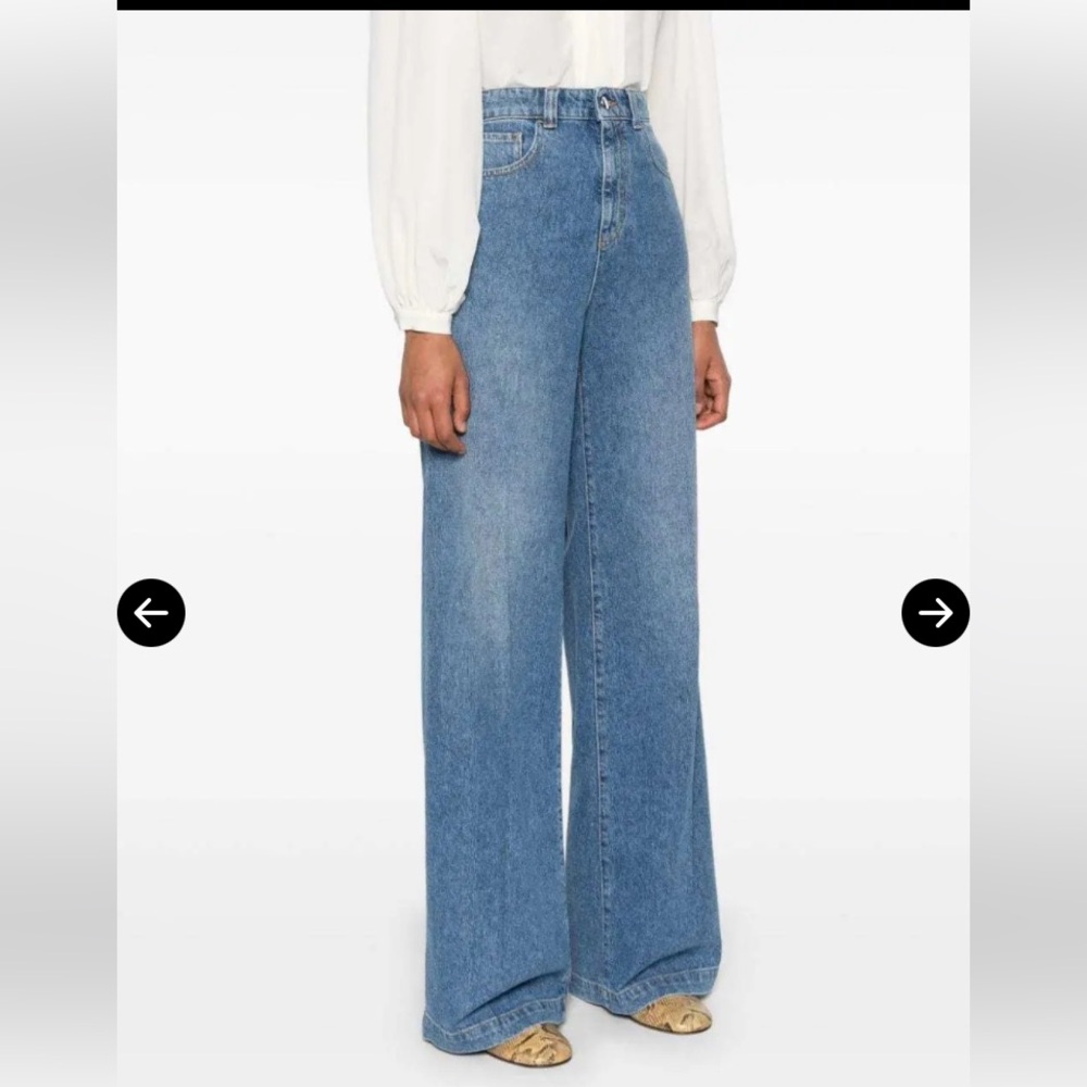 Emporio Armani Blue Flare Wide Leg Jeans
Medium washed High Rise Size 29 - Picture 17 of 17